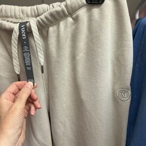 Vuori Sedona Jogger in Salt